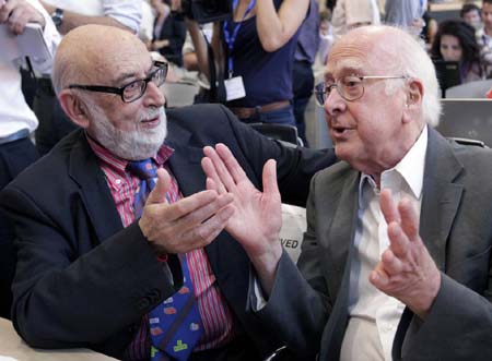 Hai nhà khoa học Peter Higgs (phải) và Francois Englert (trái) đã trở thành chủ nhân giải Nobel vật lý